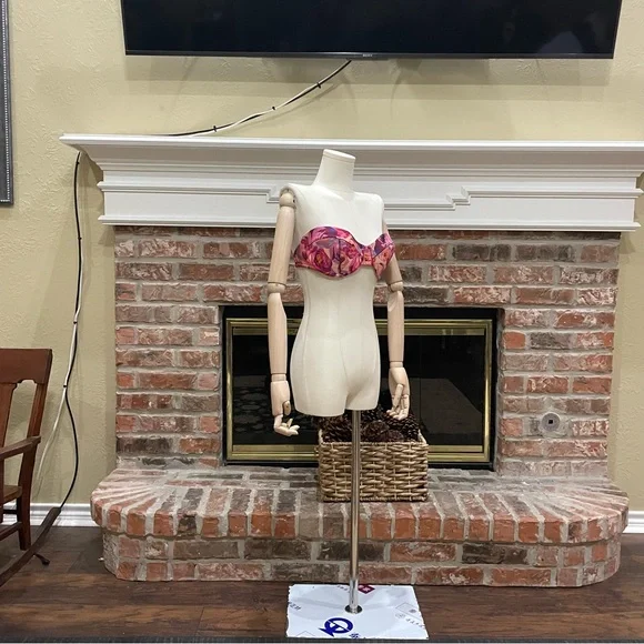 Nanette Lepore pink floral print strapless bikini top / L / Excellent condition - Picture 10 of 17